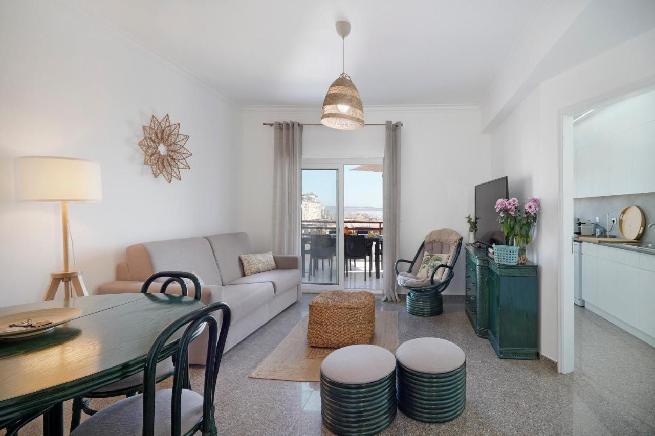 Costa Beach Apartment By The Portuguese Butler Кошта-да-Капарика Экстерьер фото